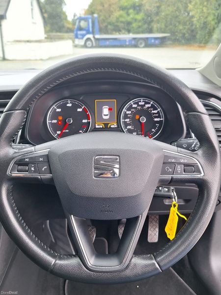 SEAT Leon 2015 369880413