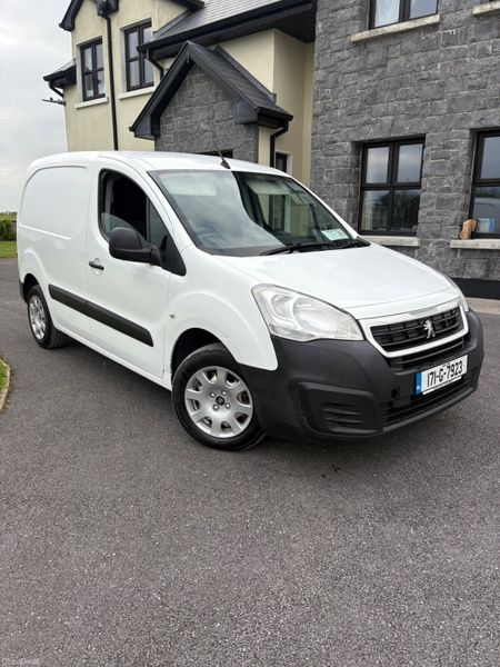 Peugeot Partner 2017 369919232
