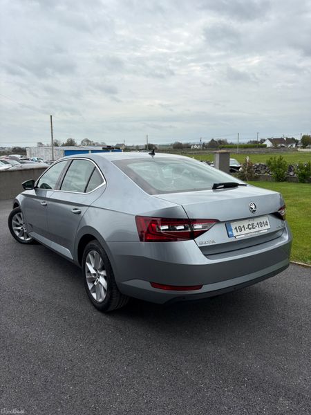 Skoda Superb 2019 369932622