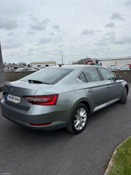 Skoda Superb 2019 369932624