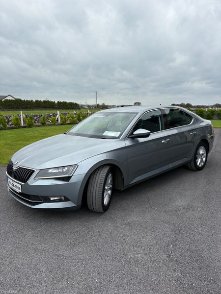 Skoda Superb 2019 369932625