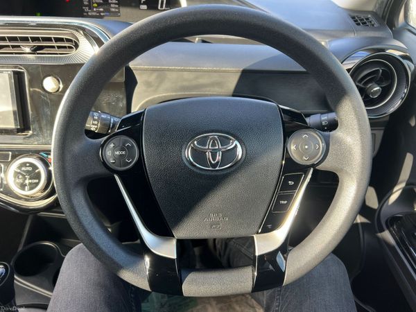 19 Toyota Aqua Hybrid 370242852