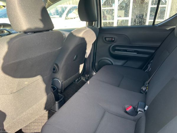 19 Toyota Aqua Hybrid 370242868