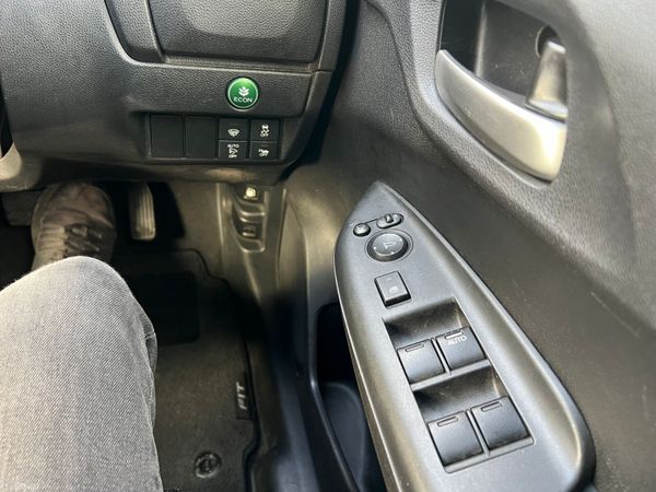 16 Honda Fit Hybrid 370243489