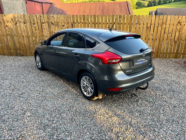Ford Focus 2017 370281072