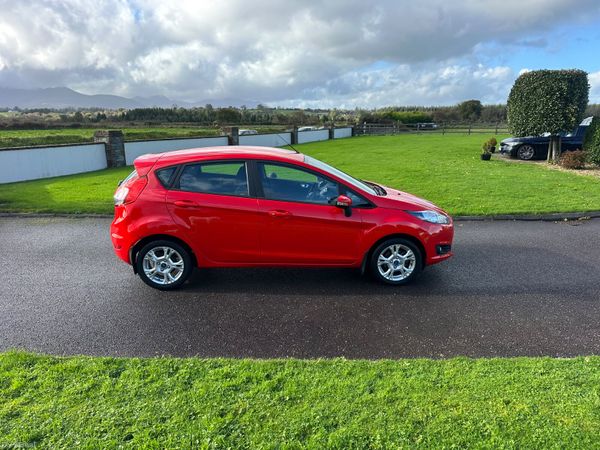 Ford Fiesta 2016 370975595