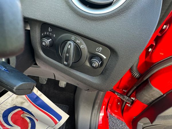 Ford Fiesta 2016 370975598