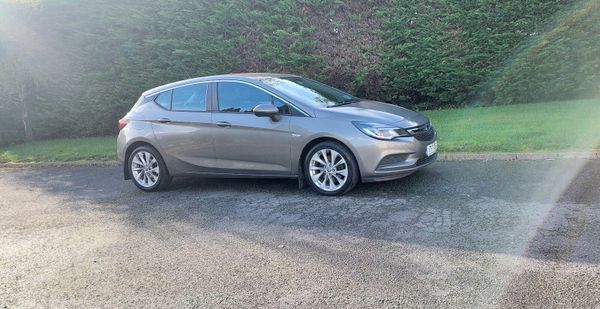 Opel Astra 2017 371006261