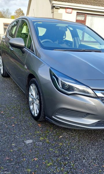 Opel Astra 2017 371006382