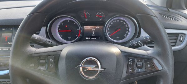 Opel Astra 2017 371006384