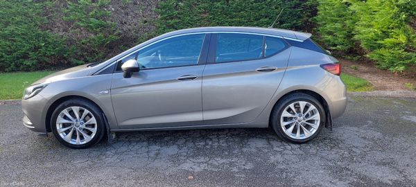 Opel Astra 2017 371006386