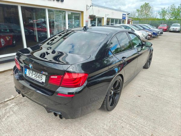 BMW M5 M5 4.4 Twin Turbo V8 371296422