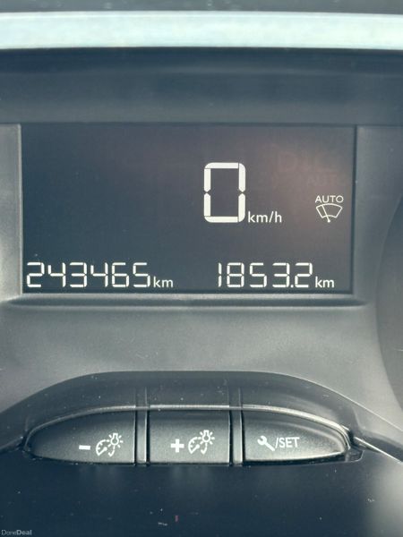 Peugeot 2008 2017 371351158