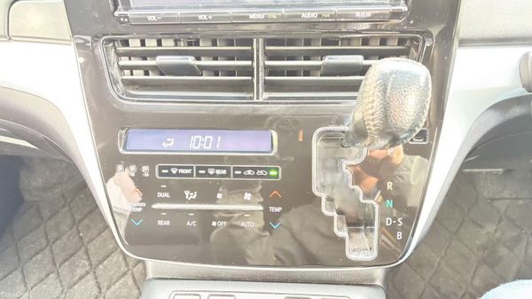 Toyota Estima 2.4 hybrid 7 Seater 371559441