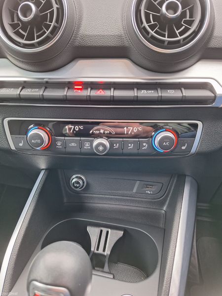 Audi Q2 2017 371653916