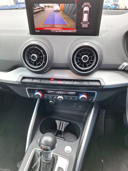 Audi Q2 2017 371653924