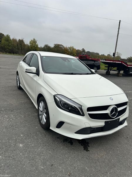 MERCEDES A-CLASS WHITE 2016 1.6L PETROL AUTOMATIC 371637802