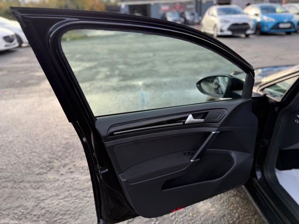 VOLKSWAGEN GOLF BLACK 2016 1.4L PETROL AUTOMATIC 371717759