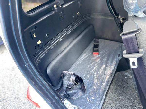 LMI Advertising Vehicle (221 REG) 372052346