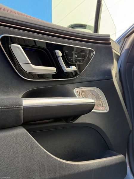 231Mercedes-Benz EQE  – Air Suspension | Pan Roof 372068219