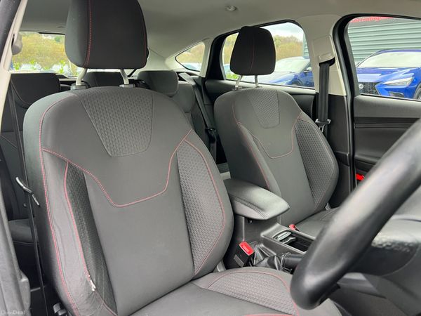 2015 Ford Focus Zetec S 1.5 TDCI 372199696