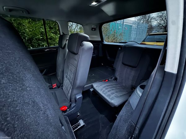 Volkswagen Touran HIGHLINE 1.4 DSG 7 Seater Auto 372283976