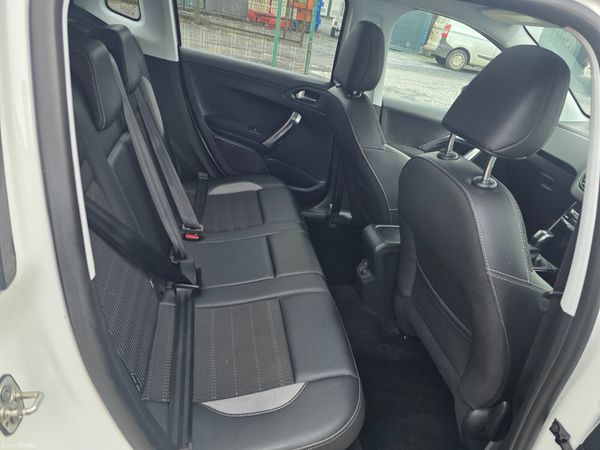 Peugeot 2008 2019 372524889