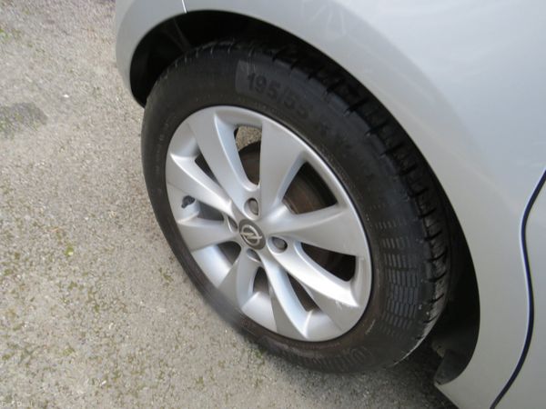 Opel Corsa 2017 5DR 1.4 PETROL IN SILVER 372899452