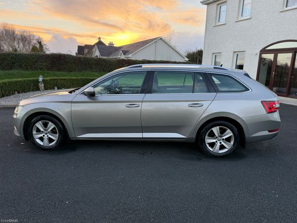2016 Skoda Superb Estate Ambition 372940588
