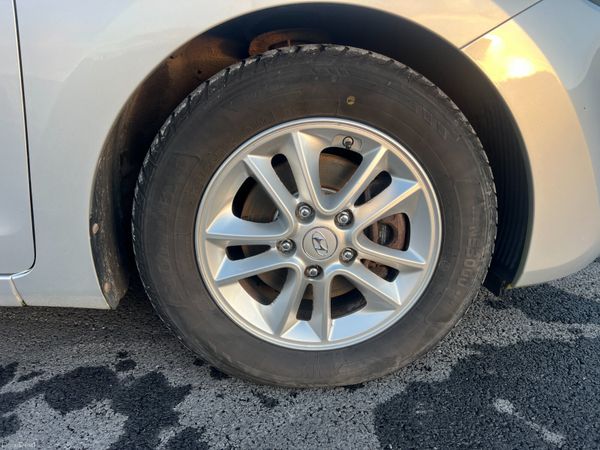 2015 (152) Hyundai I30 SE Nav BDrive 1.6 CRDI Esta 372977874