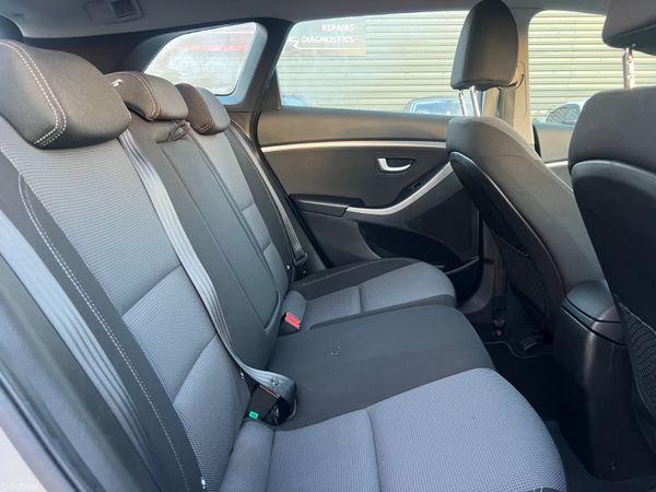 2015 (152) Hyundai I30 SE Nav BDrive 1.6 CRDI Esta 372977878