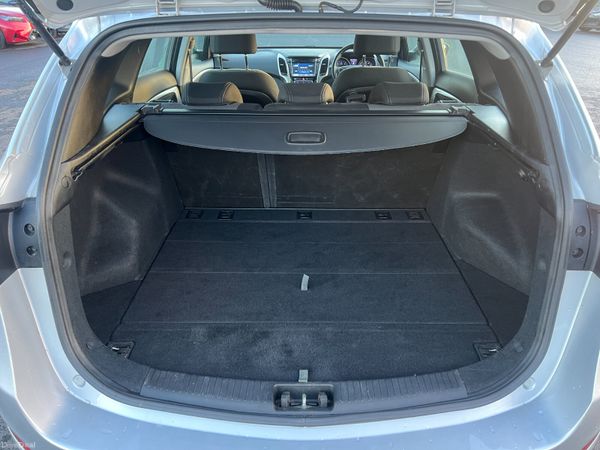 2015 (152) Hyundai I30 SE Nav BDrive 1.6 CRDI Esta 372977886