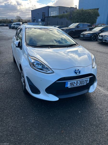 Toyota Aqua 373326086