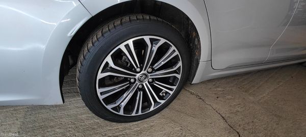 201 - Toyota Corolla 1.8 Petrol Hybrid NCT 2028 373491746