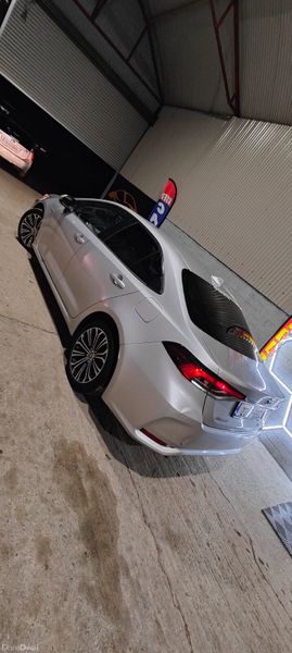 201 - Toyota Corolla 1.8 Petrol Hybrid NCT 2028 373491764