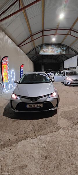 201 - Toyota Corolla 1.8 Petrol Hybrid NCT 2028 373491766