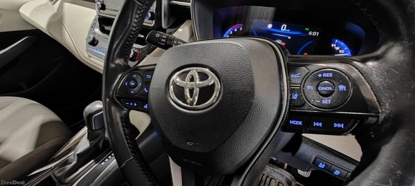 201 - Toyota Corolla 1.8 Petrol Hybrid NCT 2028 373491731