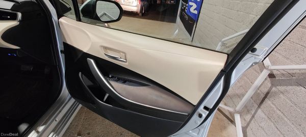 201 - Toyota Corolla 1.8 Petrol Hybrid NCT 2028 373491734