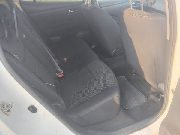 Nissan Leaf 2014 373589574