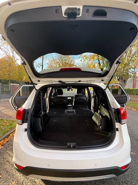 Stunning Kia Carens 7 Seater. 2-year Warranty. 373653880