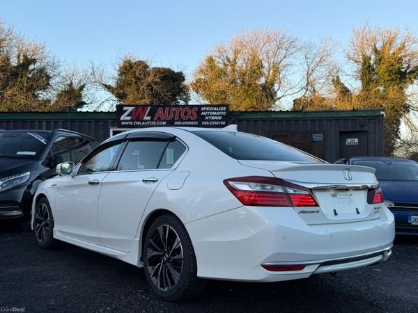 17 Honda Accord 2.0 hybrid auto very top spec 373978932
