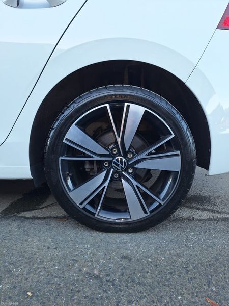 Volkswagen Golf 2023 373979130