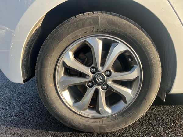 2018 (182) Hyundai I20 SE 1.2 Petrol 374046472