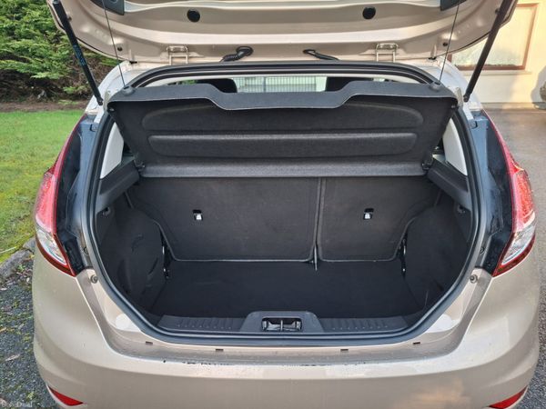 Ford Fiesta 2016 374232528