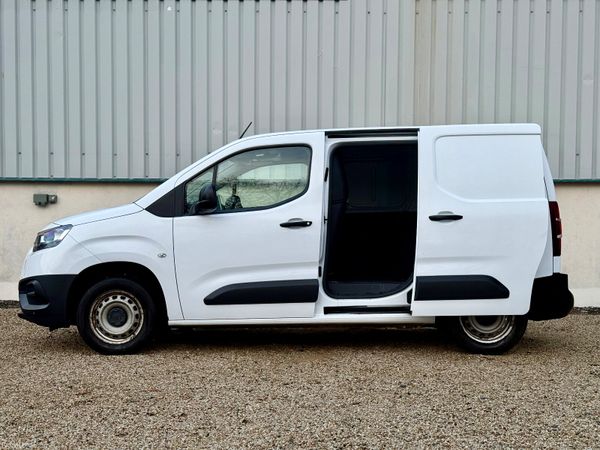Toyota Proace 3 Seater 1.5d SWB with Vat 374443095