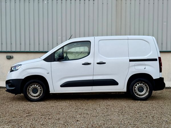 Toyota Proace 3 Seater 1.5d SWB with Vat 374443098