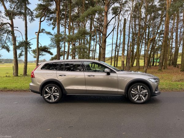 Volvo V60 2021 AWD Cross Country 374468974