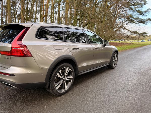 Volvo V60 2021 AWD Cross Country 374469020