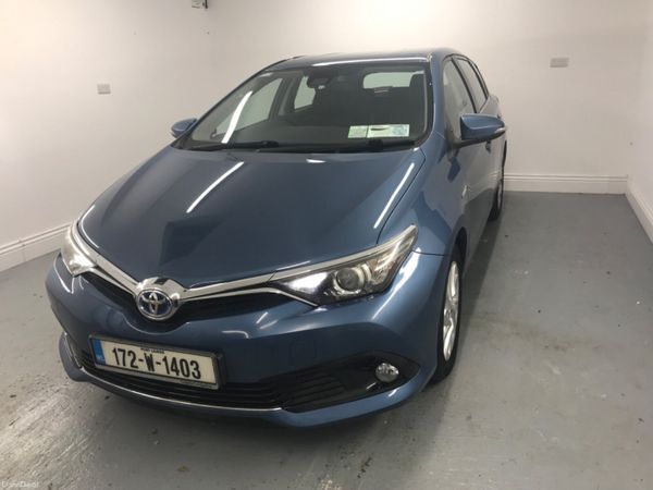 Toyota Auris 2017 374469401