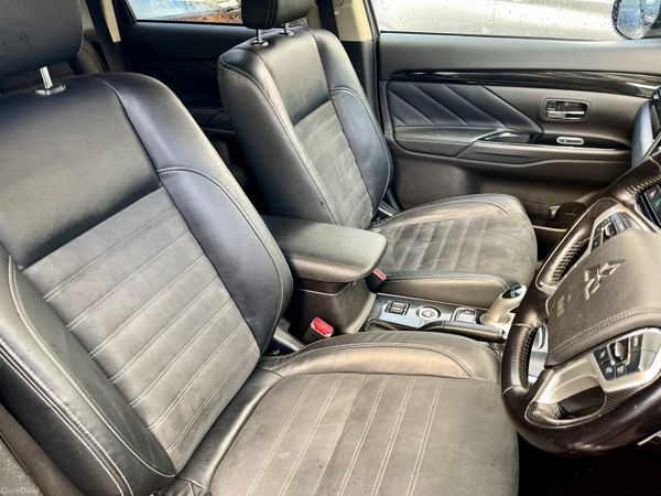 16 Mitsubishi Outlander PHEV•Auto•4WD•Hybrid 374492142